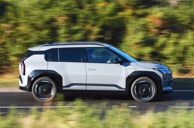 Kia EV3 side driving