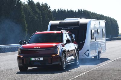 Kia EV9 brake test while towing a caravan