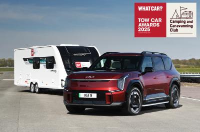 Kia EV9 front with a caravan