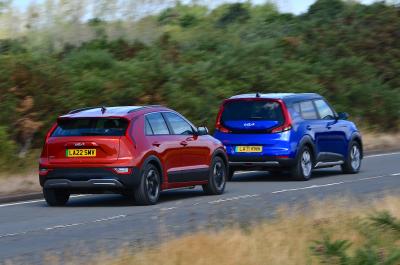 NEW Kia Niro EV vs Kia Soul EV rear twin