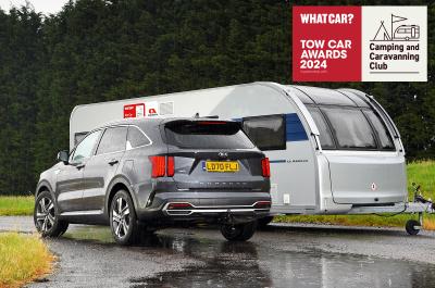 Kia Sorento in front of caravan with Tow Car Awards 2024 logo