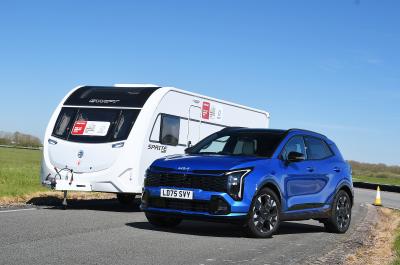 Kia Sportage front static with caravan