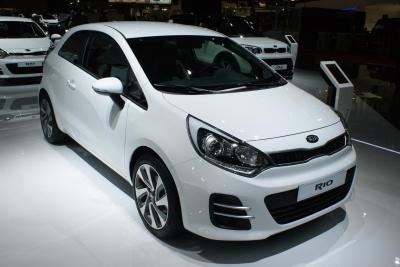 Revised Kia Rio and Venga at Paris show