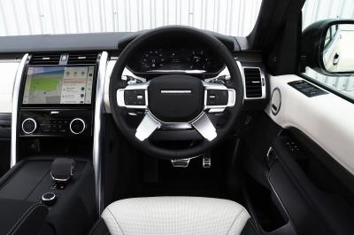 Land Rover Discovery 2021 dashboard
