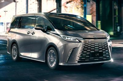 2023 Lexus LM front