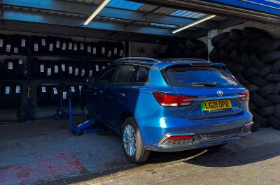 MG 5 in tyre garage