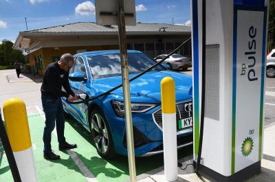 LT Audi E-tron Sportback charging
