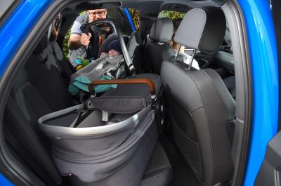 LT Audi Q3 Sportback - putting child seat in the back