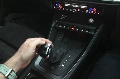 LT Audi Q3 Sportback - using gear selector