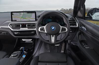 LT BMW iX3 dashboard