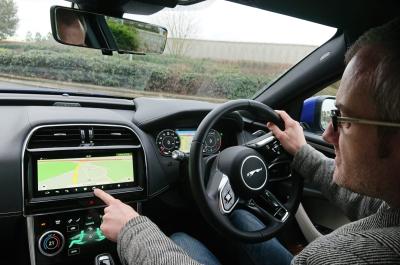 LT Jaguar XE - using touchscreen