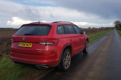 LT Skoda Kodiaq vRS on country lane