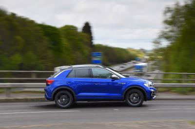 LT Volkswagen T-Roc R on motorway
