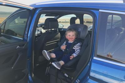 LT Volkswagen Touran with child in child seat