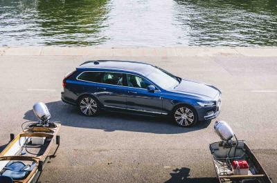 LT Volvo V90 T6 PHEV outside rowing club
