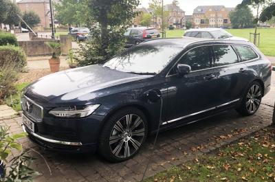 LT Volvo V90 T6 plugged in on front drive