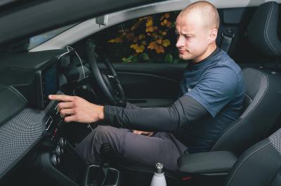 Max using touchscreen in Dacia Jogger