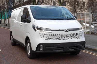 Maxus eDeliver 7 front right driving