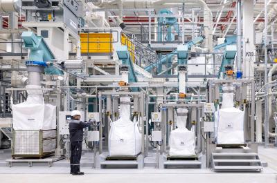Mercedes-battery-recycling-plant-separation-containers