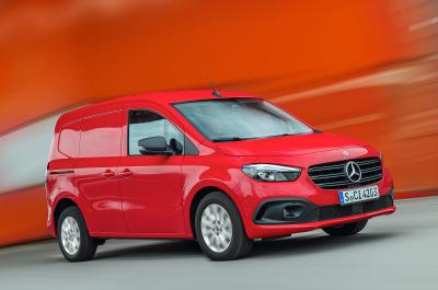 Mercedes Citan 2022 front right tracking