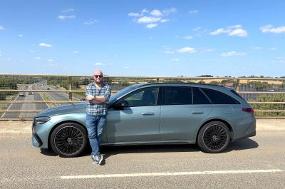 Mercedes E300de Estate side static footbridge
