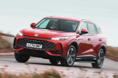MG HS PHEV front cornering