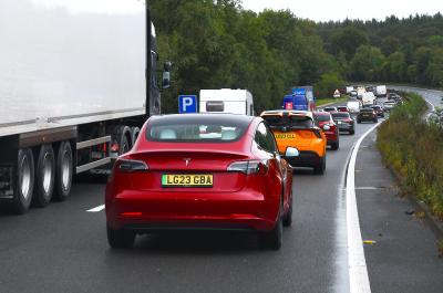 MG 4 and Tesla Model 3 in traffic