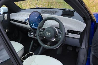 MINI Cooper E interior
