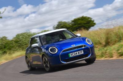 MINI Cooper SE corning