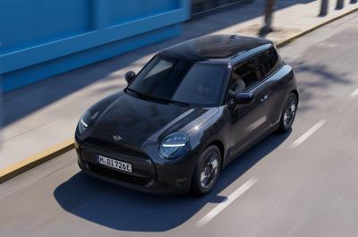 Mini Cooper Electric Monochrome front driving