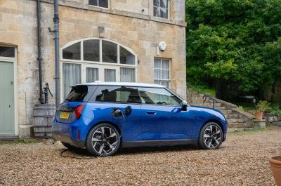 MINI Cooper SE static rear