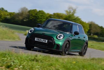 2021 Mini Hatchback 5dr Cooper Sport fast cornering