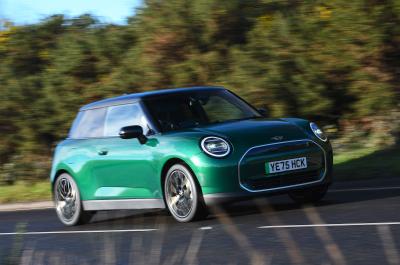 Mini Cooper SE LT front driving