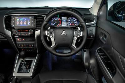 Mitsubishi L200 dashboard - 69 plate