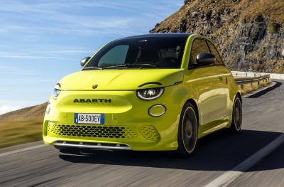 2023 Abarth 500e front tracking