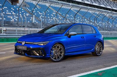 New Volkswagen Golf R front static