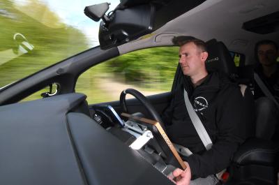 Nissan-Evolv-AD-driving