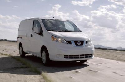 Nissan NV200 front action close up