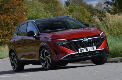 Nissan Qashqai front cornering