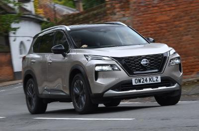 Nissan X-Trail front right driving