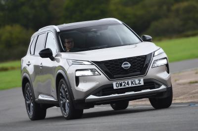 Nissan X-Trail front cornering