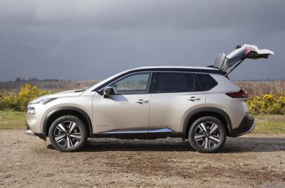 Nissan X-Trail side with boot open