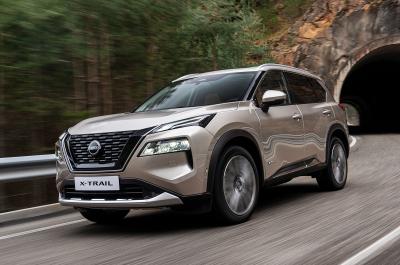Nissan X-Trail front three quarters