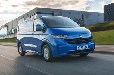 Volkswagen Transporter driving front right