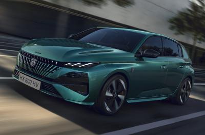 Peugeot e-308 front driving