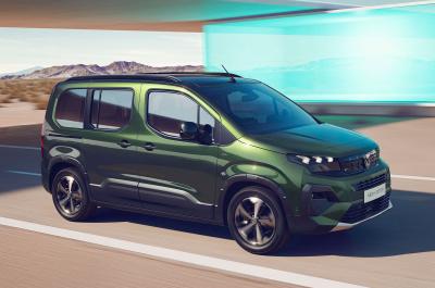 Peugeot e-Rifter 2024 driving