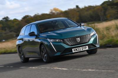 Peugeot 308 SW driving front, report 1