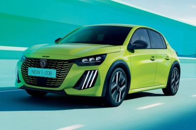 Peugeot e-208 front driving