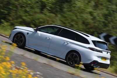 Peugeot e-308 SW on roundabout