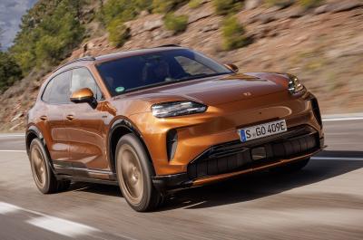 Porsche Cayenne Electric driving front